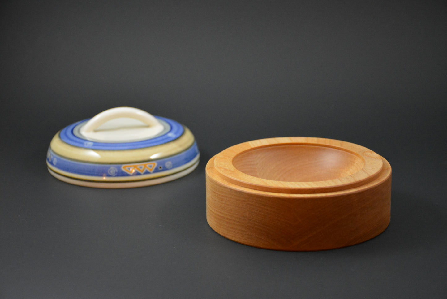 MS-01 Ceramic and wood Salt Cellar - Main de sel de porcelaine et bois