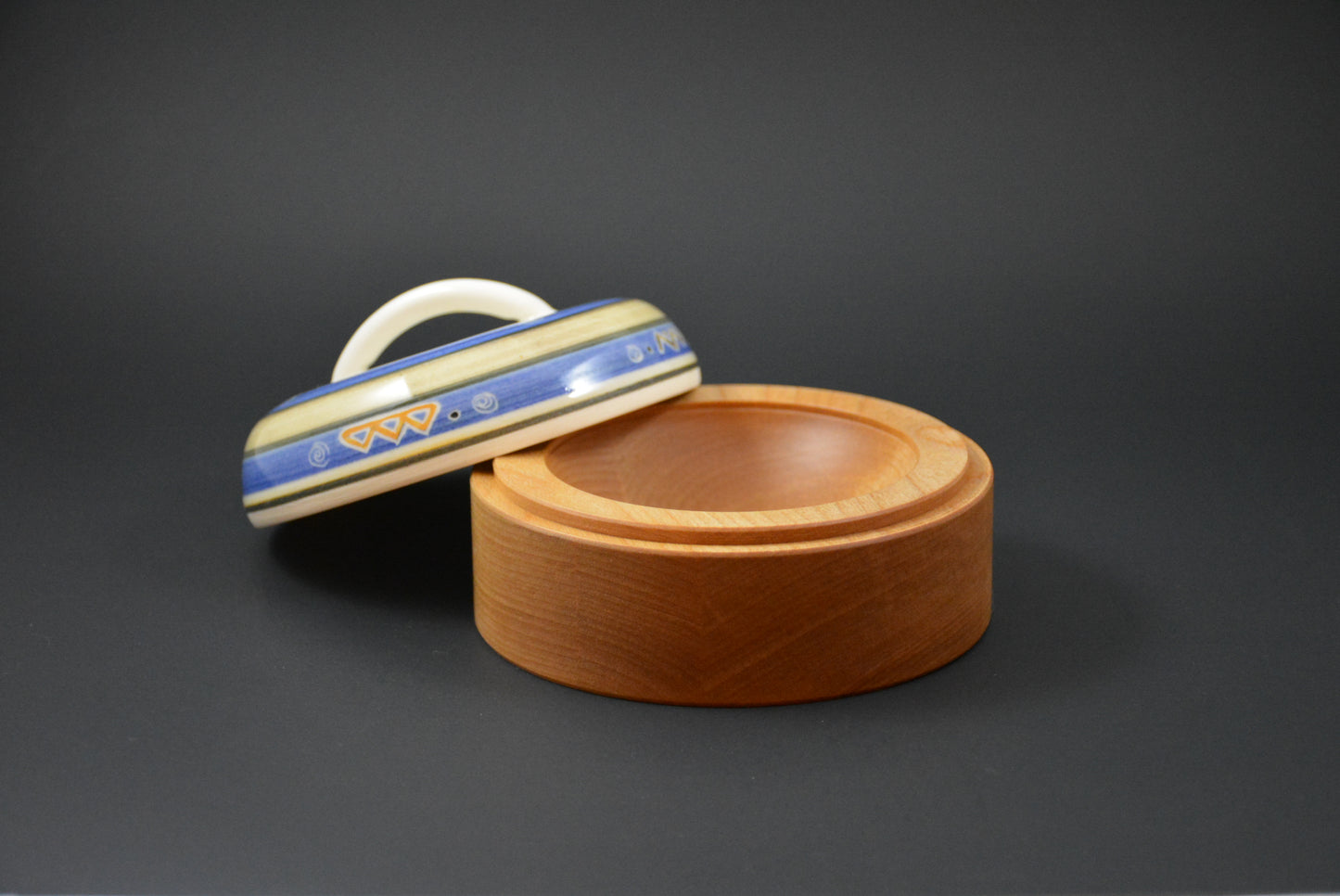 MS-01 Ceramic and wood Salt Cellar - Main de sel de porcelaine et bois